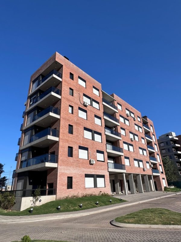 Av. Miglierini 690 – Reservado